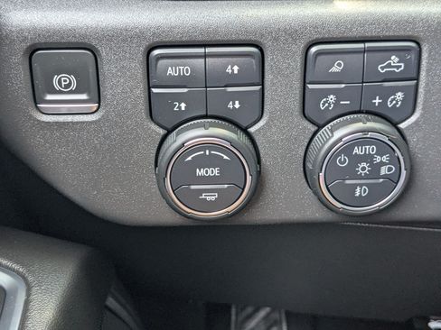 Certified 2022 Chevrolet Silverado 1500 LT Trail Boss w/ LT Trail Boss Premium Package AWD/4WD image 21