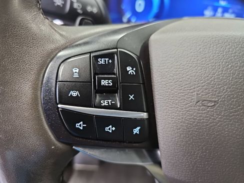 Used 2020 Ford Explorer Platinum w/ Premium Technology Package AWD/4WD image 17