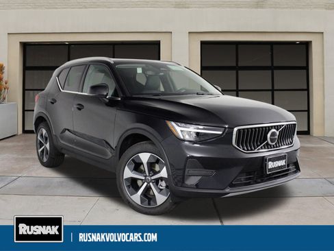 New 2025 Volvo XC40 B5 Core w/ Climate Package image 1
