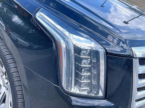 Used 2020 Cadillac Escalade Luxury RWD image 24