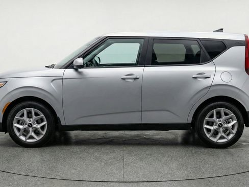 Used 2025 Kia Soul LX w/ LX Technology Package FWD image 5