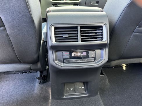 Used 2025 Volkswagen Atlas Peak Edition SE image 34