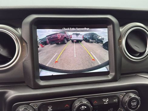 Used 2020 Jeep Wrangler Unlimited Sahara image 19