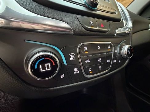 Used 2023 Chevrolet Equinox LT image 24