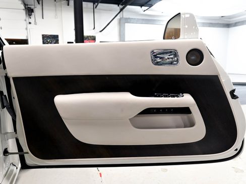 Used 2014 Rolls-Royce Wraith RWD image 4