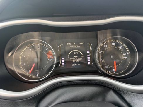 Used 2018 Jeep Cherokee Latitude Plus FWD image 17