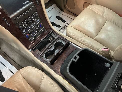 Used 2010 Cadillac Escalade Premium AWD/4WD image 16