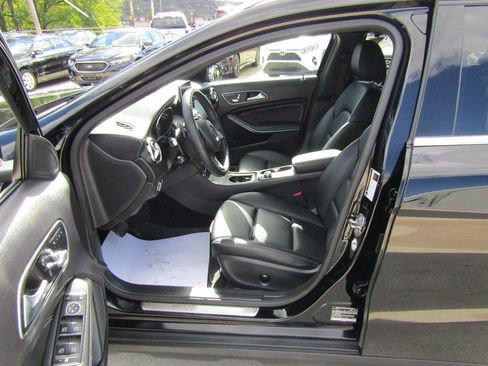 Used 2019 Mercedes-Benz GLA 250 4MATIC image 10