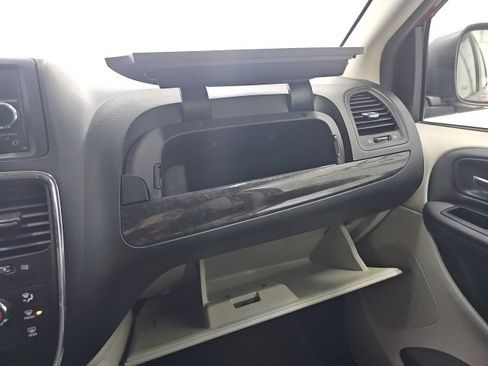 Used 2014 Dodge Grand Caravan SXT image 35