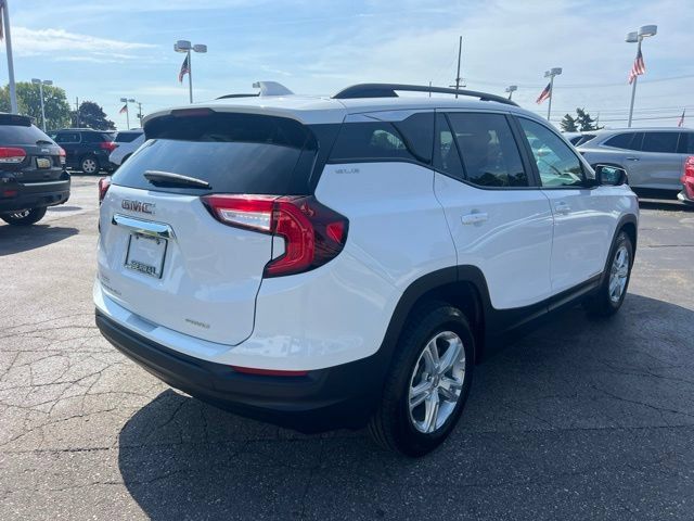 Used 2022 GMC Terrain SLE w/ Driver Convenience Package AWD/4WD image 5
