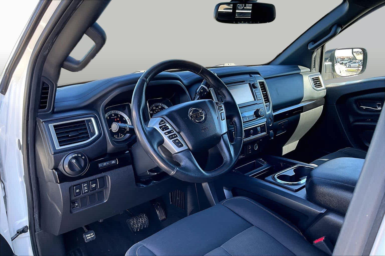 Used 2018 Nissan Titan SV w/ SV Convenience Package RWD image 18