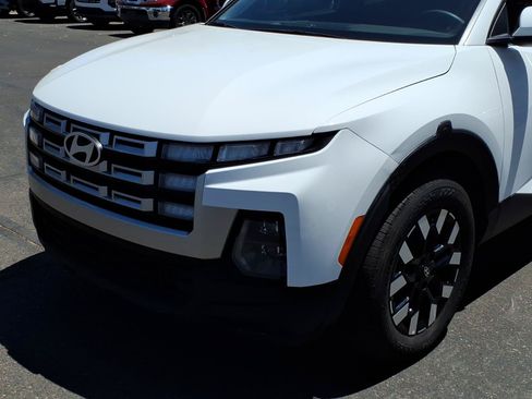Certified 2025 Hyundai Santa Cruz SE FWD image 8