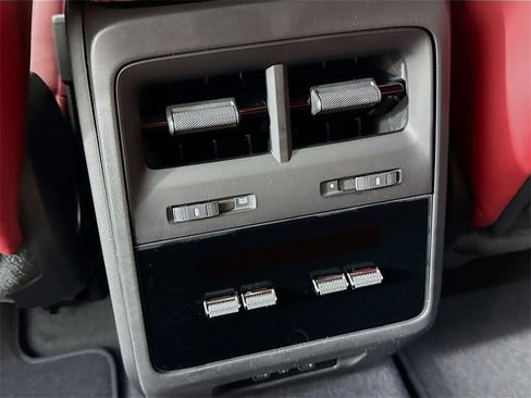 Used 2025 Porsche Macan Electric image 27