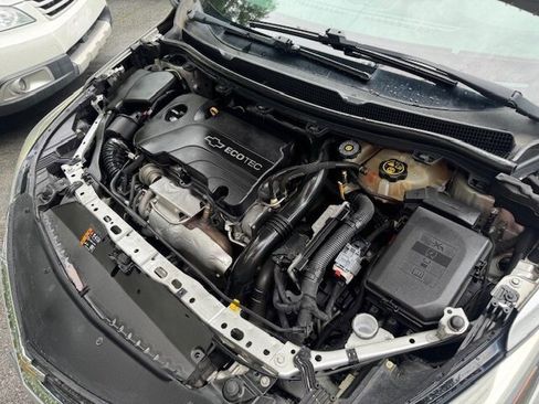 Used 2017 Chevrolet Cruze LT w/ Convenience Package image 19