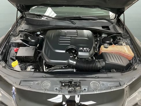 Used 2022 Chrysler 300 Touring w/ Sport Appearance Package RWD image 15