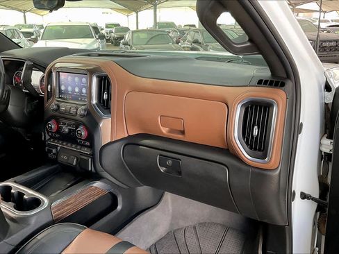 Used 2022 Chevrolet Silverado 2500 High Country w/ Technology Package AWD/4WD image 18