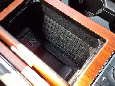 Used 2023 Lincoln Navigator L Reserve AWD/4WD image 14