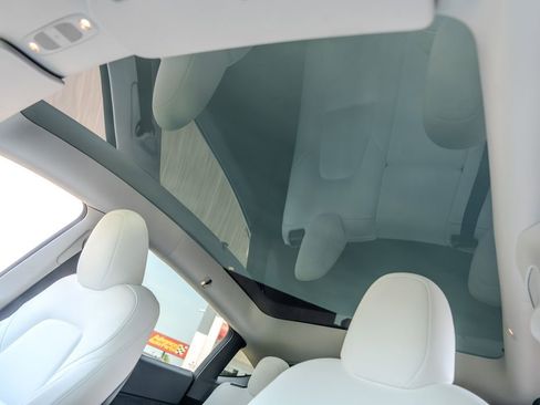 Used 2023 Tesla Model Y Performance image 16