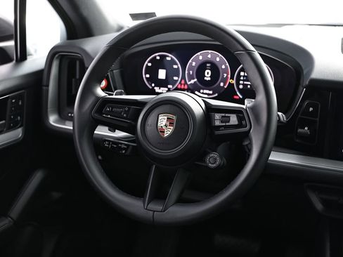 Certified 2025 Porsche Cayenne AWD/4WD image 29