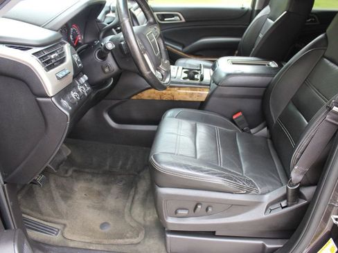 Used 2015 GMC Yukon Denali w/ Touring Package AWD/4WD image 22
