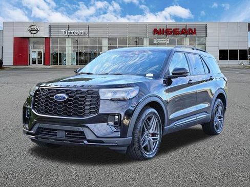 Used 2025 Ford Explorer ST-Line w/ ST-Line Street Pack AWD/4WD image 8