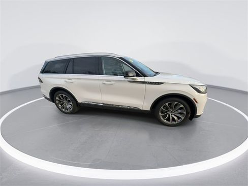 New 2026 Lincoln Aviator Reserve image 9