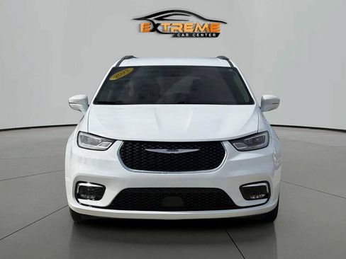 Used 2022 Chrysler Pacifica Touring-L FWD image 9