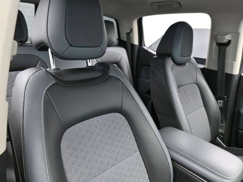Used 2019 Chevrolet Colorado Z71 RWD image 40