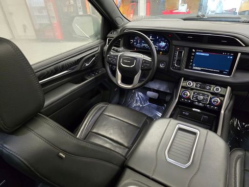 Used 2024 GMC Yukon XL Denali image 41