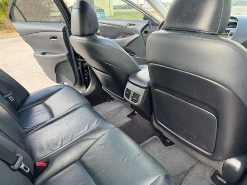 Used 2011 Lexus ES 350 4dr Sdn w/ Preferred Accessory Package image 3