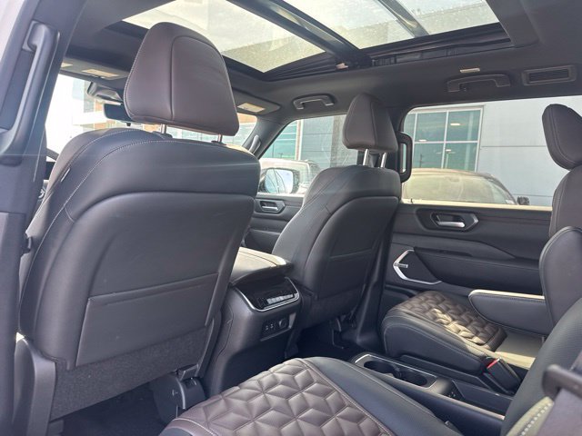 Used 2025 Nissan Armada Platinum w/ Convenience Package AWD/4WD image 9