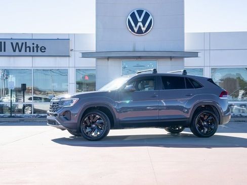 New 2026 Volkswagen Atlas Cross Sport SE image 1