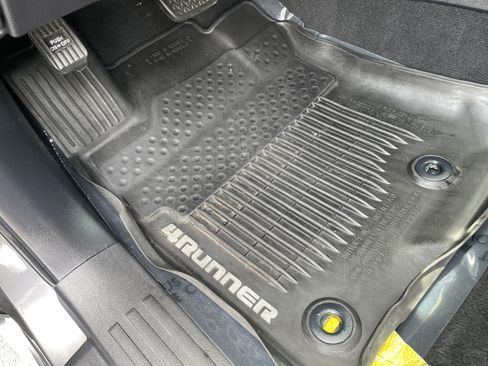 Used 2018 Toyota 4Runner Limited AWD/4WD image 16