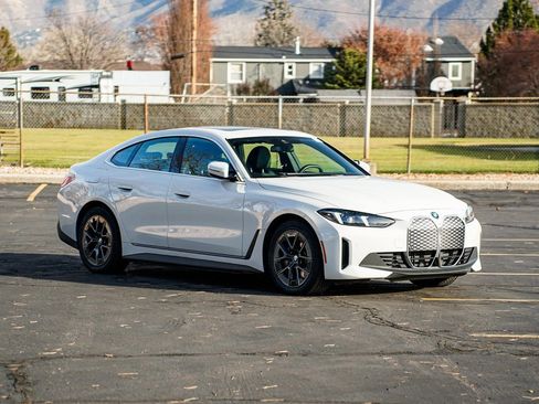 Used 2025 BMW i4 xDrive40i image 3
