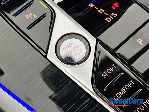 Used 2025 BMW X7 M60i image 33