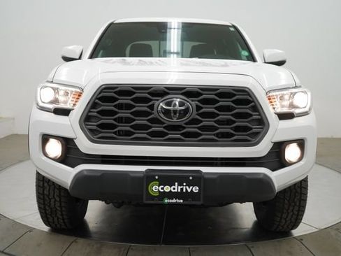 Used 2020 Toyota Tacoma TRD Off-Road w/ Technology Package AWD/4WD image 2