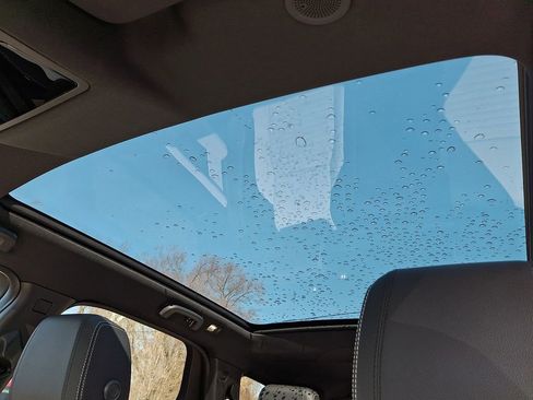 Used 2023 Land Rover Discovery Sport SE R-Dynamic image 15