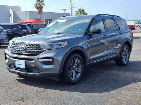 Used 2023 Ford Explorer XLT w/ Equipment Group 202A RWD image 3