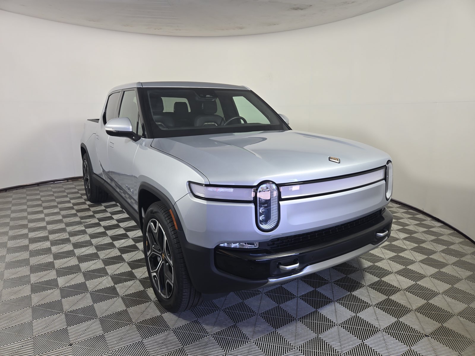 Used 2023 Rivian R1T Adventure Dual AWD/4WD image 7