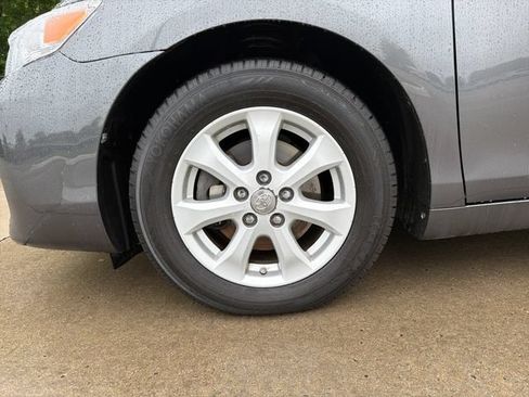 Used 2010 Toyota Camry LE FWD image 9