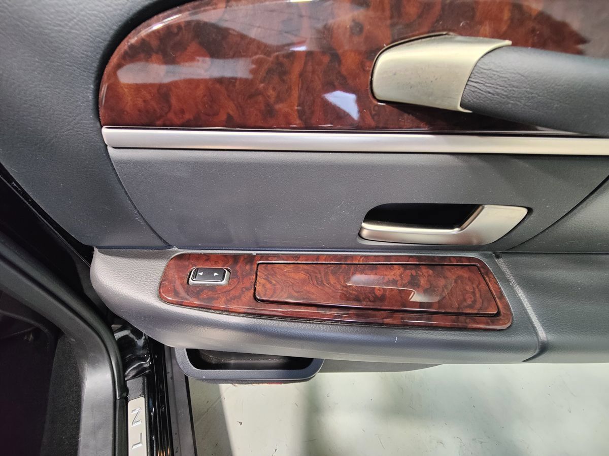 Used 2008 Lincoln Town Car Signature Limited RWD image 16
