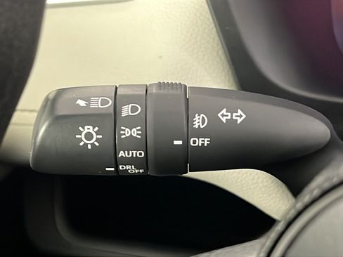 Used 2020 Toyota RAV4 XLE w/ Convenience Package FWD image 28