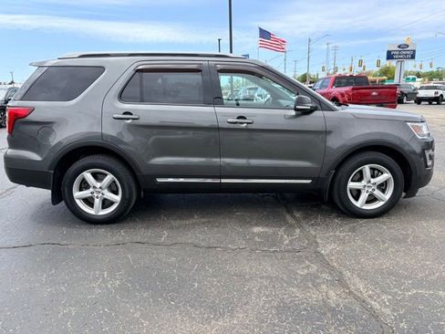 Used 2017 Ford Explorer XLT w/ Equipment Group 201A AWD/4WD image 6