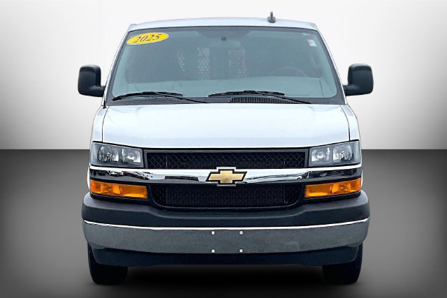 Used 2025 Chevrolet Express 2500 w/ Driver Convenience Package RWD image 3