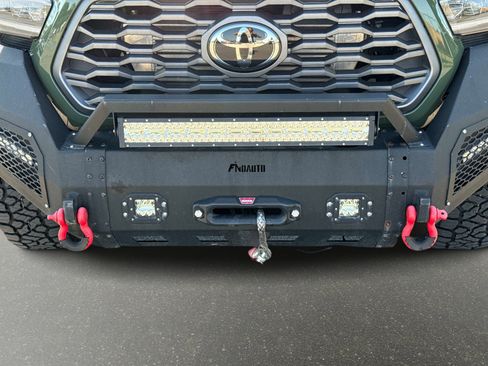 Used 2021 Toyota Tacoma TRD Off-Road AWD/4WD image 11