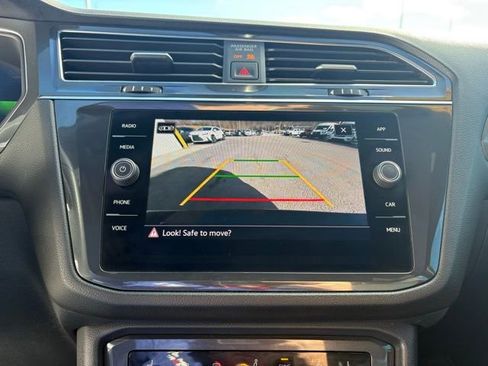 Used 2022 Volkswagen Tiguan SE R-Line image 5