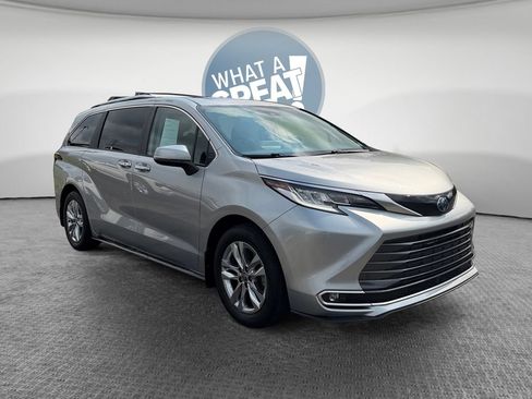 Used 2024 Toyota Sienna Limited AWD/4WD image 1