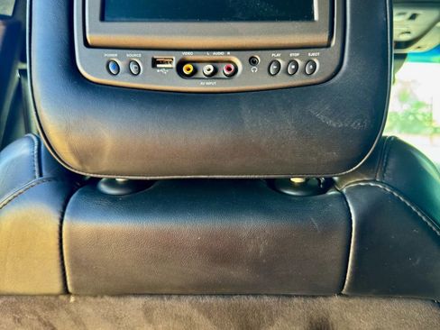 Used 2017 Cadillac Escalade Platinum image 19