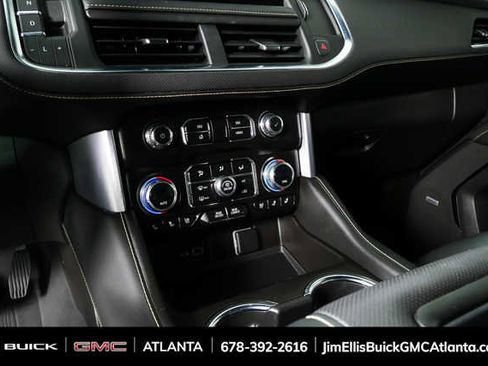 Used 2023 GMC Yukon SLT w/ SLT Premium Package image 18