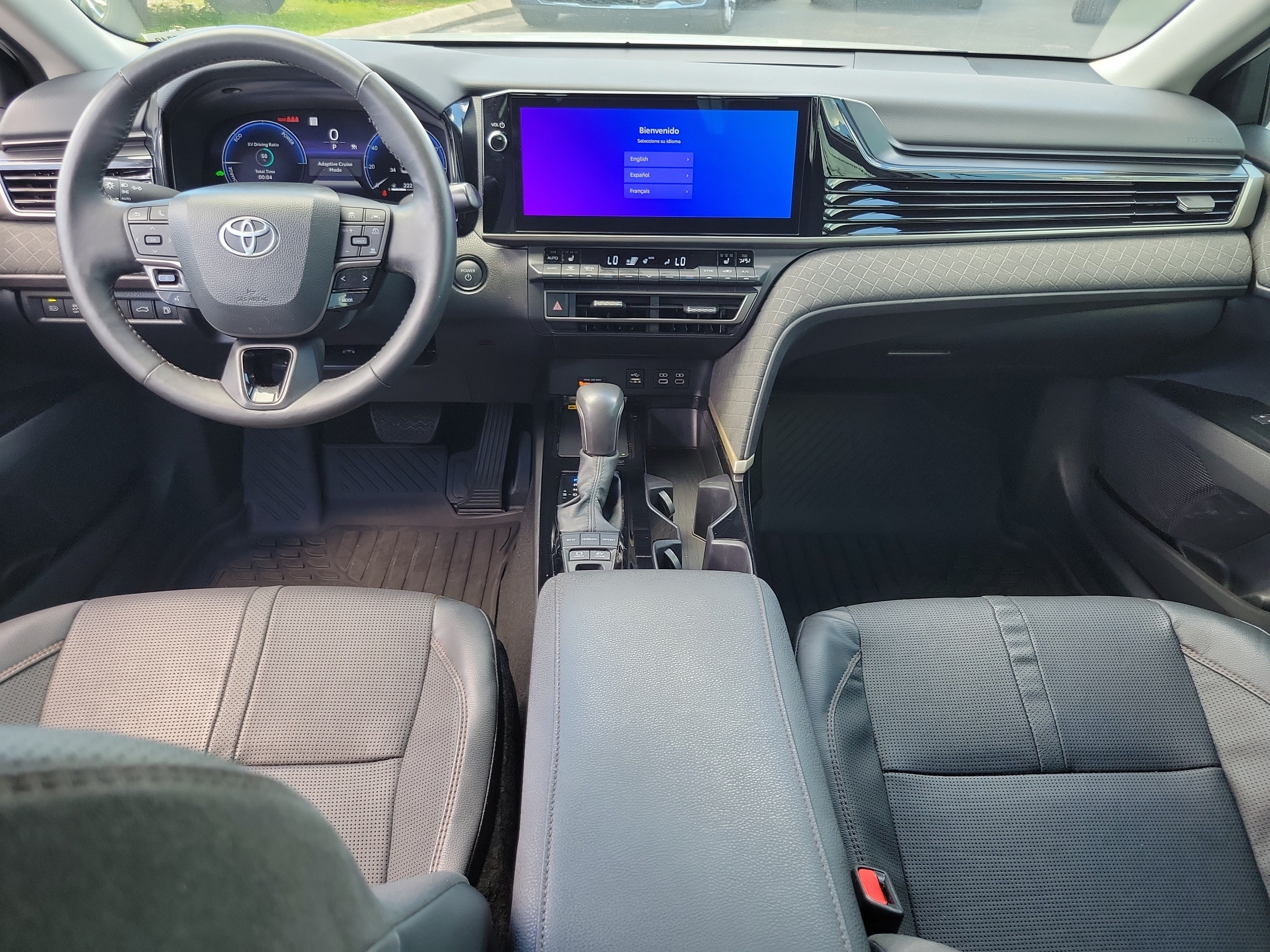Used 2025 Toyota Camry XLE FWD image 15